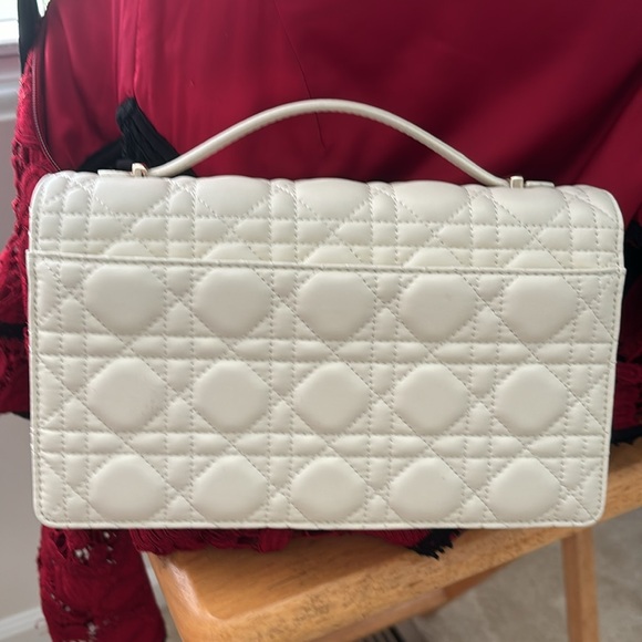 Purse - Picture 2 of 13